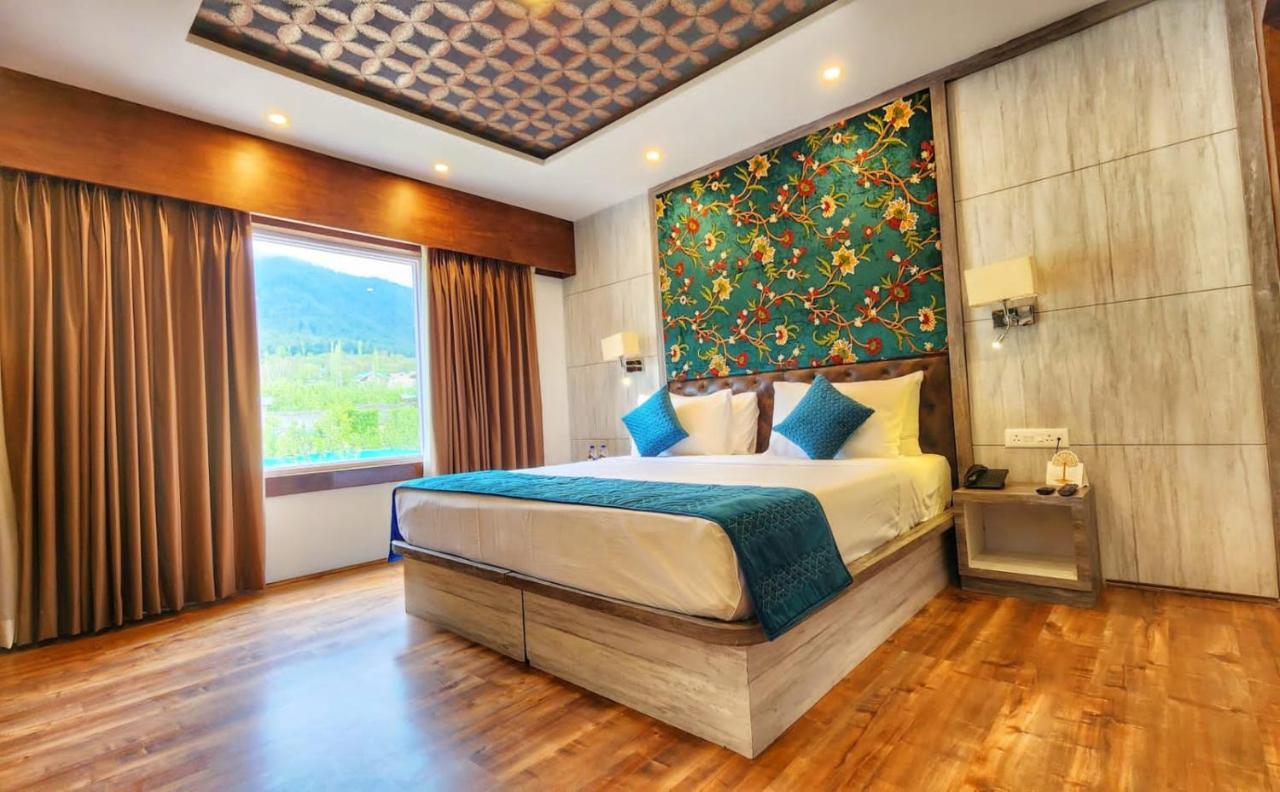 Hotel The Walnut Creek Pahalgām Esterno foto