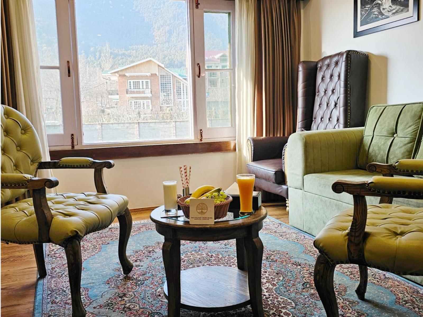 Hotel The Walnut Creek Pahalgām Esterno foto