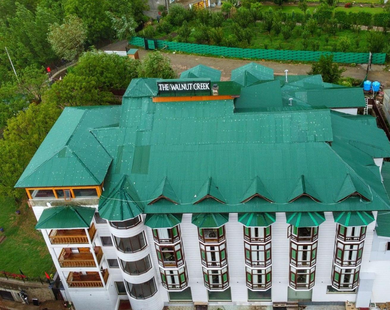 Hotel The Walnut Creek Pahalgām Esterno foto